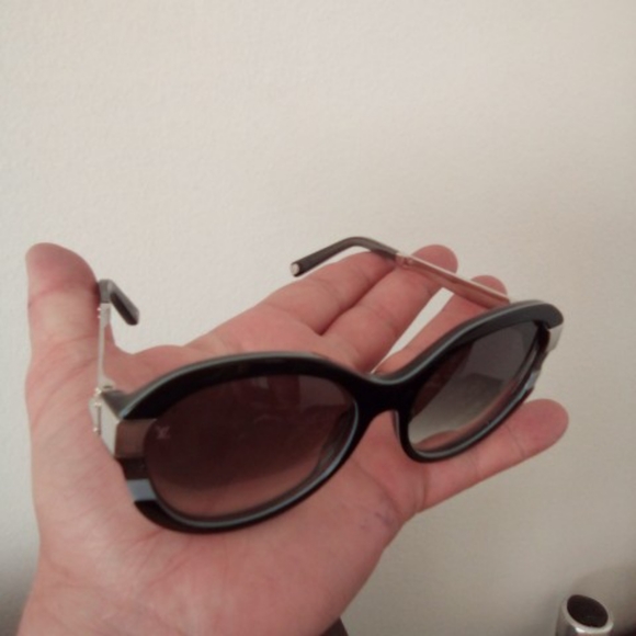 Louis Vuitton womens sunglasses - Picture 2 of 3